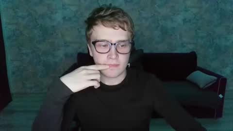 Snapshot of dan_leeroy chatting on September 19, 10:43 pm Dany online show from September 19, 10:43 pm