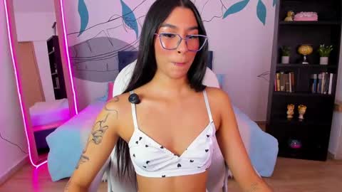 Snapshot of dana_paula chatting on September 20, 2:12 am dana_paula online show from September 20, 2:12 am