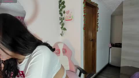 Snapshot of danay_01 chatting on January 22, 12:27 am danay_01 online show from January 22, 12:27 am