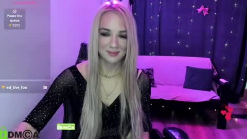 dances_queen online show from May 15, 9:05 am