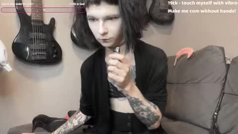 Snapshot of dandelion_sea chatting on October 18, 7:03 pm dandelion_sea online show from October 18, 7:03 pm