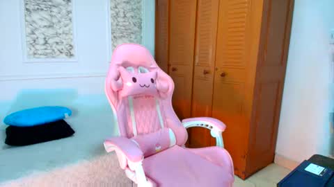 Danella Houston online show from November 19, 1:11 pm