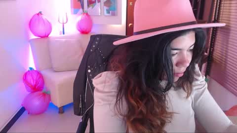 Snapshot of dangel_noir6 chatting on October 21, 11:44 am Veronica online show from October 21, 11:44 am