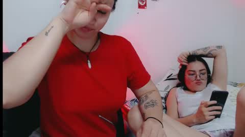 dani y jocelyn online show from January 8, 11:30 pm