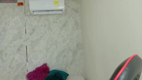 dani_lue online show from May 17, 12:23 pm