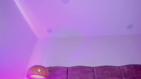 Snapshot of dani_velvet chatting on April 2, 2:53 am online show from April 2, 2:53 am