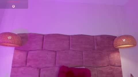 Snapshot of dani_velvet chatting on April 17, 2:47 am online show from April 17, 2:47 am