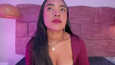 Snapshot of dani_velvet chatting on April 22, 2:36 am online show from April 22, 2:36 am