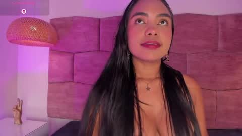Snapshot of dani_velvet chatting on April 23, 2:35 am online show from April 23, 2:35 am