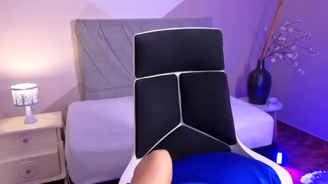 Snapshot of dania22_ chatting on April 23, 2:41 pm dania22_ online show from April 23, 2:41 pm
