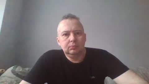 Snapshot of daniel0028 chatting on December 5, 12:00 pm dan online show from December 5, 12:00 pm