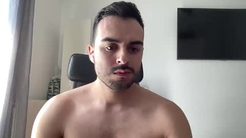 Snapshot of daniel_3827 chatting on June 1, 9:44 am daniel_3827 online show from June 1, 9:44 am