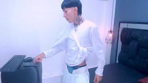 Snapshot of daniel_delux_ chatting on October 21, 4:13 am Daniel Delux online show from October 21, 4:13 am