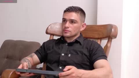 Snapshot of daniel_ova chatting on February 12, 6:25 pm Sexy Dani online show from February 12, 6:25 pm