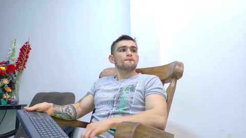 Snapshot of daniel_ova chatting on February 19, 1:07 pm Sexy Dani online show from February 19, 1:07 pm