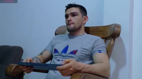 Snapshot of daniel_ova chatting on March 25, 11:49 am Sexy Dani online show from March 25, 11:49 am