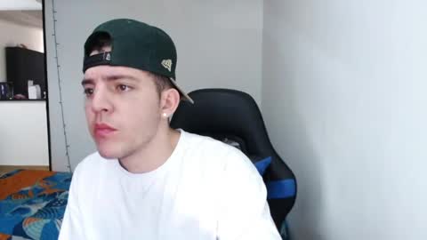 Snapshot of daniel_vargas5 chatting on December 6, 8:51 pm Daniel online show from December 6, 8:51 pm