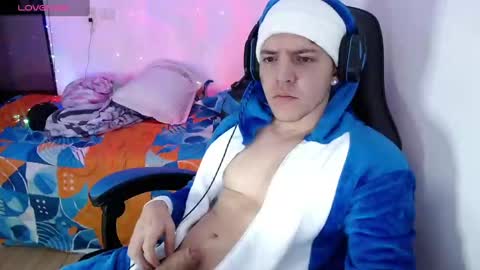 Snapshot of daniel_vargas5 chatting on December 7, 12:08 am Daniel online show from December 7, 12:08 am