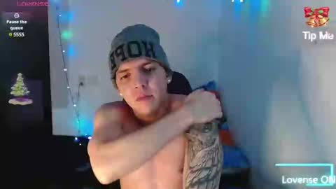 Snapshot of daniel_vargas5 chatting on December 12, 5:10 am Daniel online show from December 12, 5:10 am