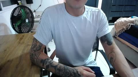 Snapshot of daniel_velez26 chatting on March 31, 4:57 am daniel_velez26 online show from March 31, 4:57 am