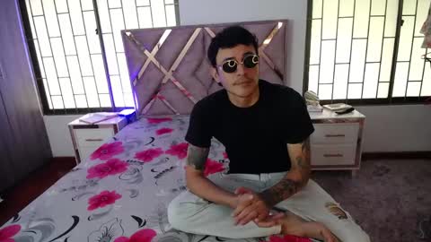 Snapshot of daniel_velez26 chatting on May 12, 1:41 pm daniel_velez26 online show from May 12, 1:41 pm