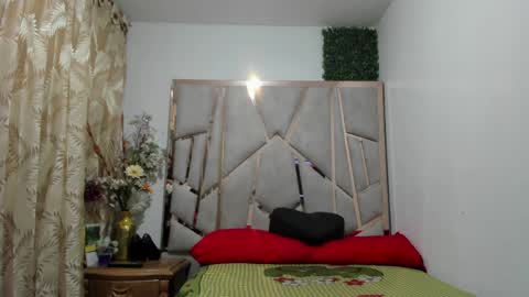 Snapshot of daniela_casallass chatting on April 6, 11:11 am Daniela online show from April 6, 11:11 am