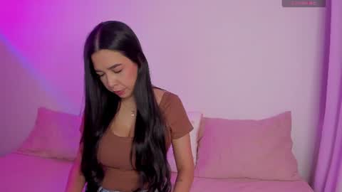 Snapshot of daniela_days chatting on June 17, 6:27 am Dani online show from June 17, 6:27 am