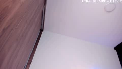  independent model   online show from October 16, 11:17 pm