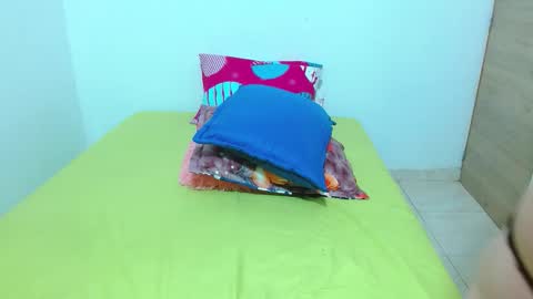 Snapshot of daniela_pra chatting on February 23, 12:30 am daniela_pra online show from February 23, 12:30 am