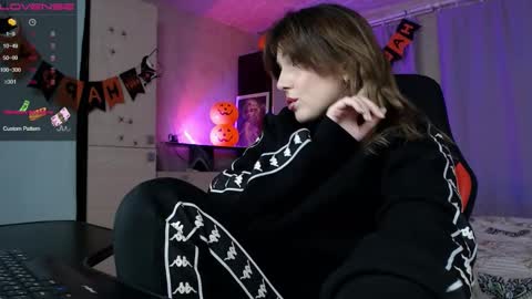 Daniela Cooper online show from November 5, 5:02 pm