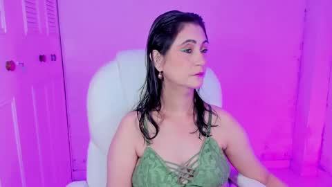 Snapshot of danielahot2 chatting on February 6, 7:45 am Daniela online show from February 6, 7:45 am