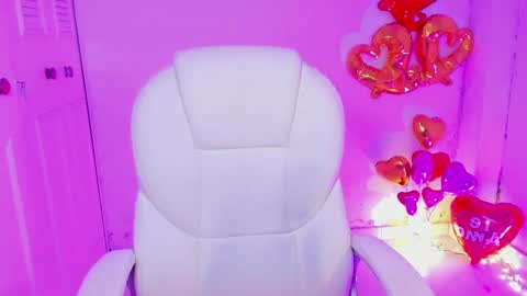 Snapshot of danielahot2 chatting on February 11, 7:02 am Daniela online show from February 11, 7:02 am