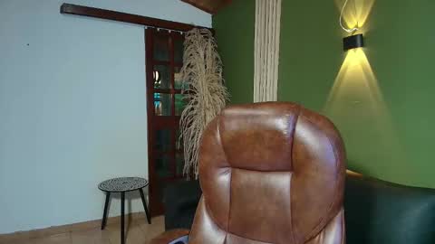 danielamonroe online show from October 20, 8:42 pm