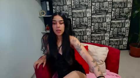 danielamonroe online show from May 19, 10:05 pm