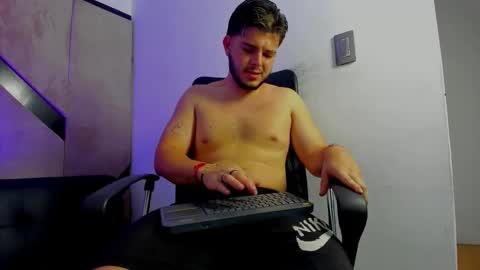 Snapshot of danielclarton chatting on September 23, 11:35 am DANIEL online show from September 23, 11:35 am