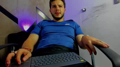 Snapshot of danielclarton chatting on September 24, 1:20 am DANIEL online show from September 24, 1:20 am