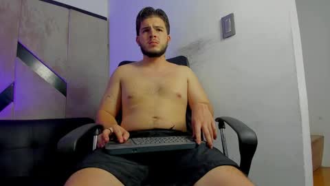 Snapshot of danielclarton chatting on October 4, 12:41 am DANIEL online show from October 4, 12:41 am