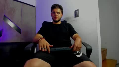 Snapshot of danielclarton chatting on October 17, 1:31 am DANIEL online show from October 17, 1:31 am