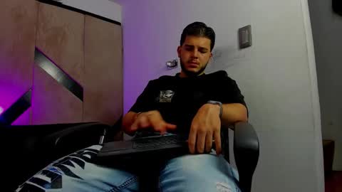 Snapshot of danielclarton chatting on October 28, 10:34 pm DANIEL online show from October 28, 10:34 pm