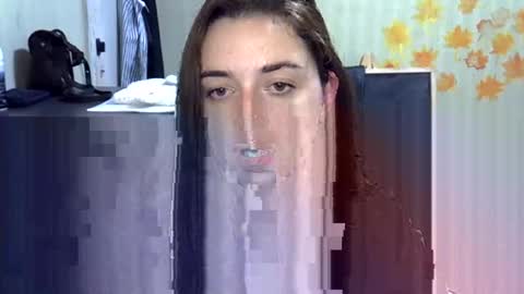 Snapshot of daniella_brunnette_ chatting on October 18, 10:10 pm Daniella online show from October 18, 10:10 pm