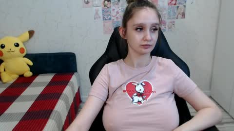 Snapshot of daniella_martin chatting on April 5, 12:35 pm Daniella Martin online show from April 5, 12:35 pm