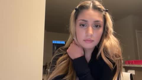 daniellarae1 online show from May 7, 3:56 am
