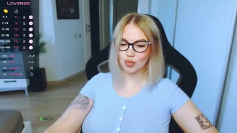 Snapshot of danielle_dunn chatting on May 20, 3:24 am Danny online show from May 20, 3:24 am