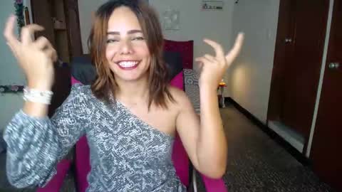 Angie online show from December 4, 3:32 pm