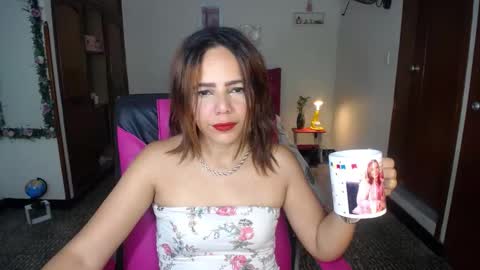 Angie online show from December 11, 4:42 pm