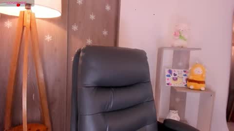 Danielle Rose online show from February 24, 10:08 pm