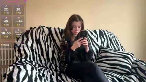 Mia online show from November 20, 8:03 am