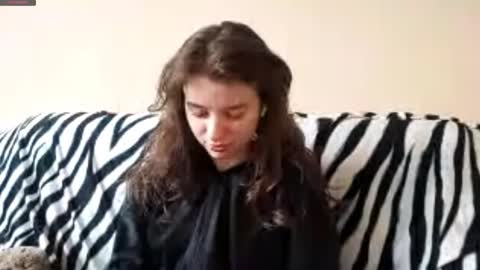 Mia online show from December 16, 9:14 am