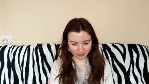 Mia online show from March 18, 8:06 am