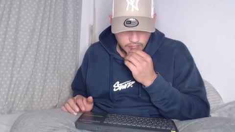 Snapshot of danielmilan chatting on January 22, 7:56 pm THE BIG BOSS online show from January 22, 7:56 pm